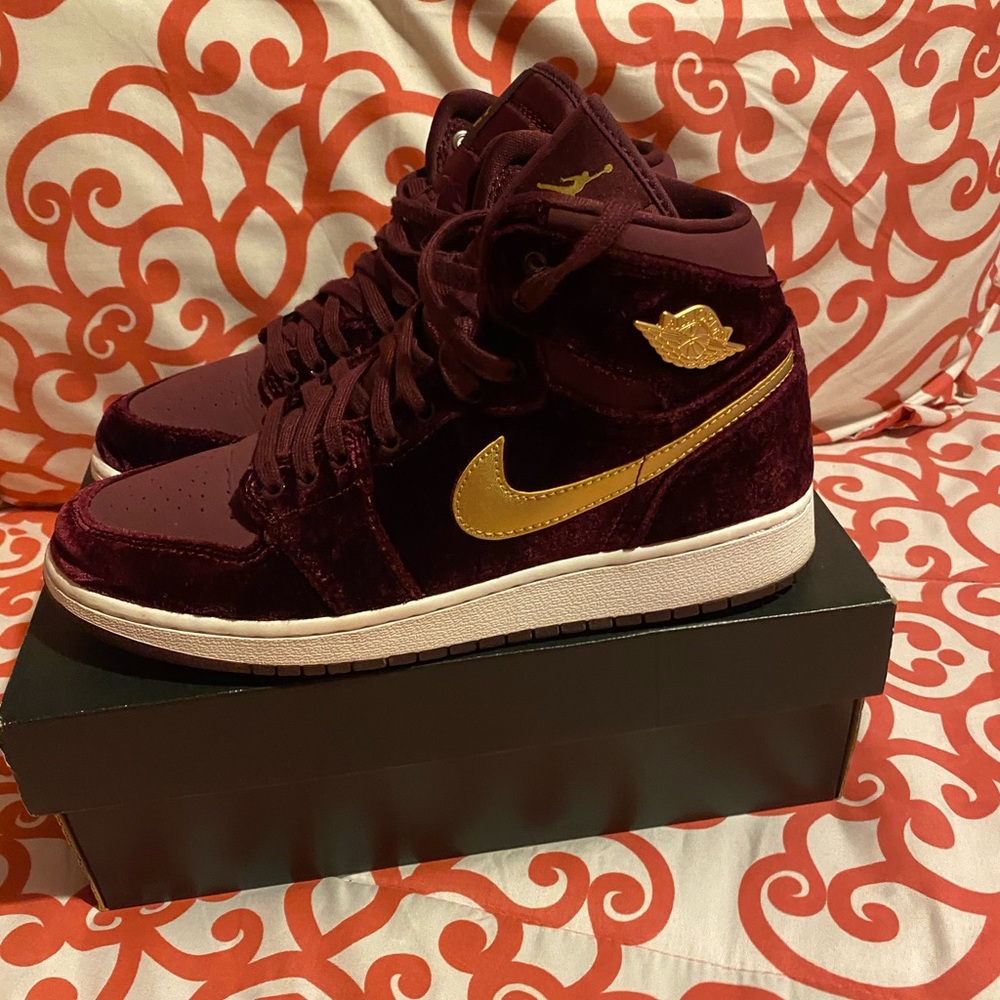 Jordan Retro Heiress Night 1s